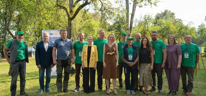 Bendram tikslui susitelkę Lietuvos ir Lenkijos menininkai atkūrė istorines skulptūras