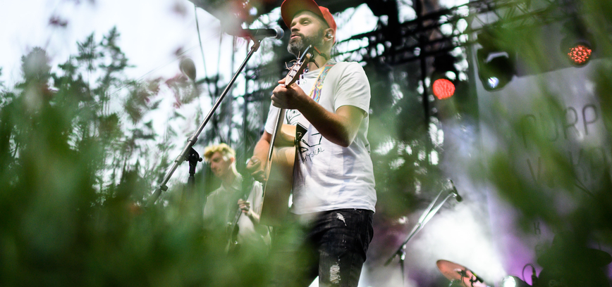 Песни Юстаса Тертелиса подобны выступлеMg2X