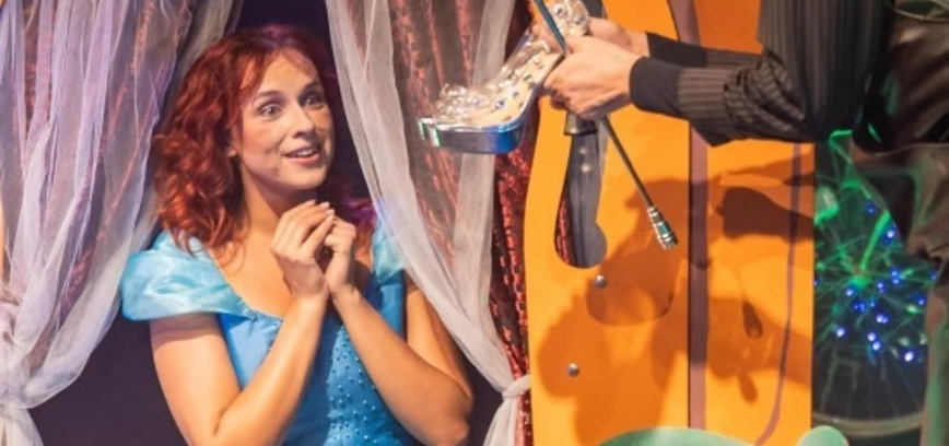 Raganiukės teatro premjera „Pelenė“