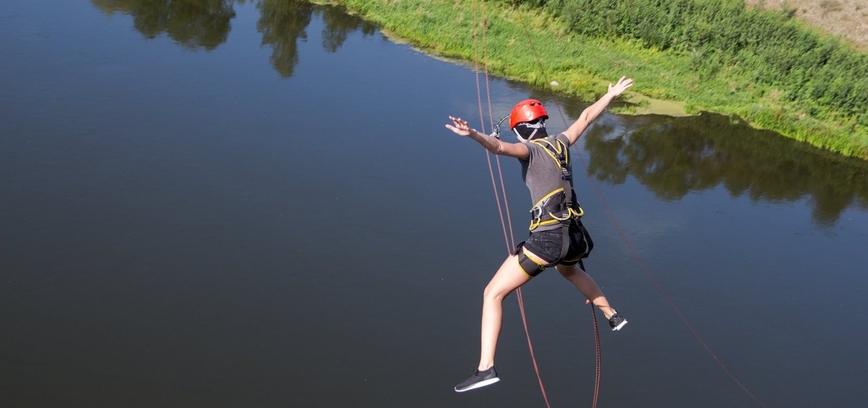 Šuoliai su virve nuo Baltosios rožės tilto Alytuje!