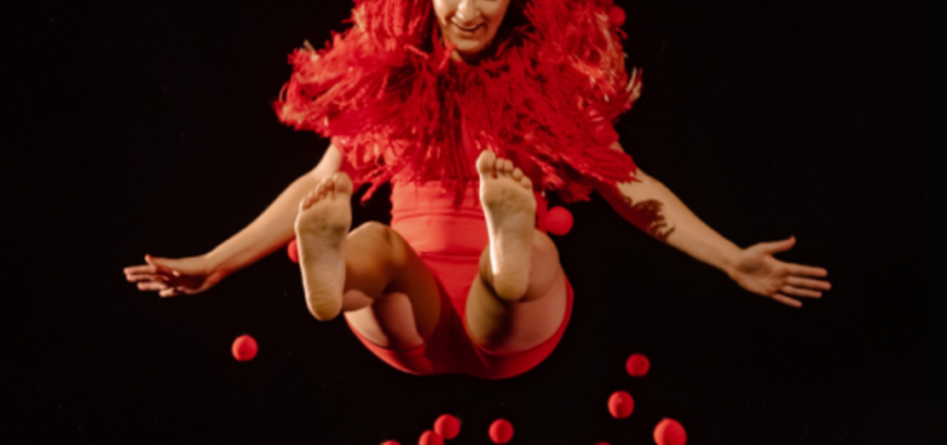 Judesio spektaklis „TRIJULĖ AUKŠTYN KOJOM“