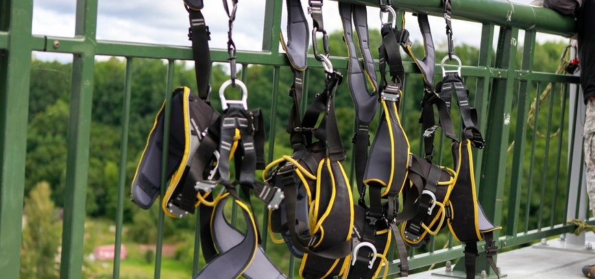 Šuoliai su virve nuo Baltosios rožės tilto