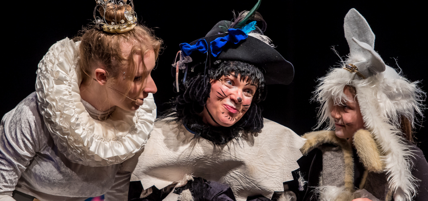 Raganiukės teatras | BATUOTAS KATINAS