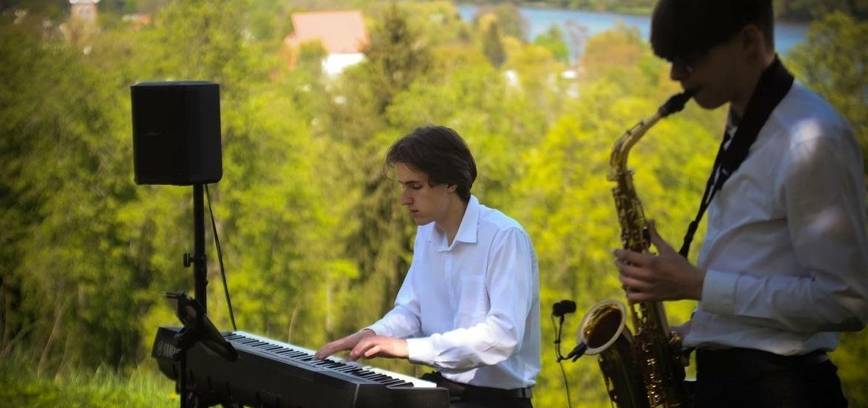 Muzikinis vakaras keramikos kiemelyje