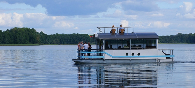 Pramoginis plaukimas plaustu Daugų ežere