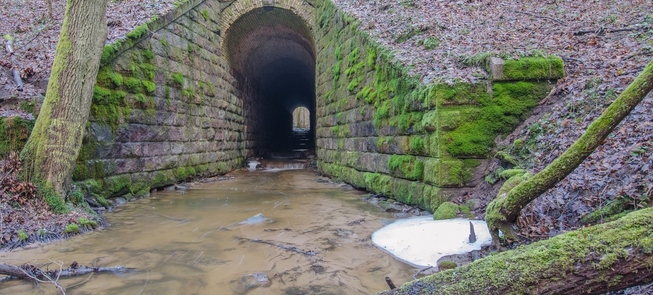 Tunel strumienia kobiety