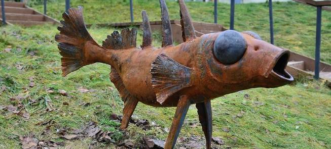 Skulptūra „Trispyglė dyglė“