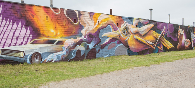 Plener artystów ulicznych przy ulicy Sudvajų