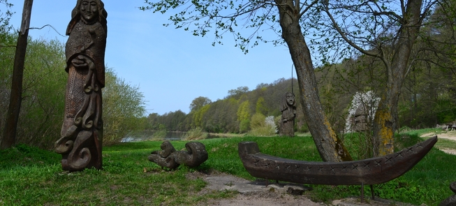 Ekspozycja drewnianych rzeźb „Przodkowie góry zamkowej w Alytusie”