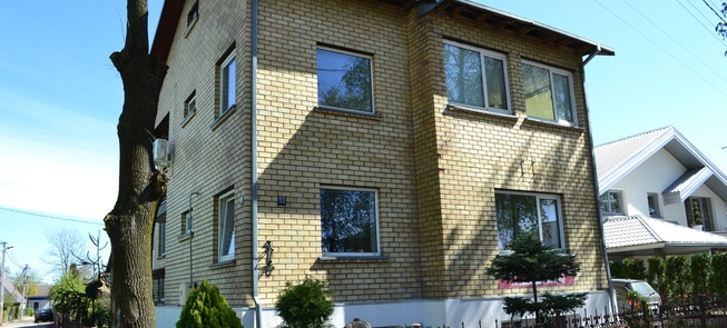 Nakvynės paslaugos „Prie ąžuolo“