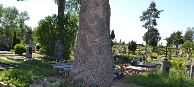 Nagrobek rodziny Kmieliauskich