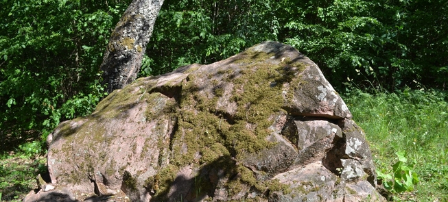 Kamień w Karliškės, zwany Panieńskim Kamieniem