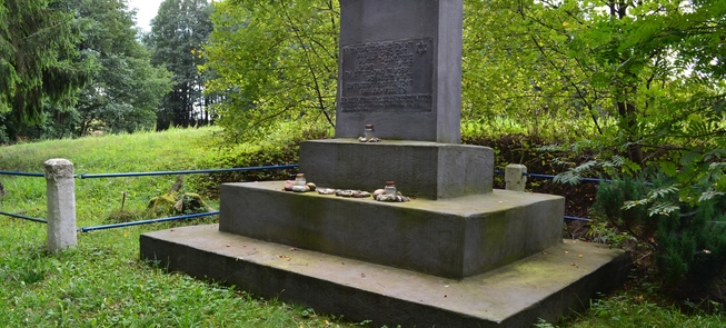 Pomnik w wsi Klydžionys