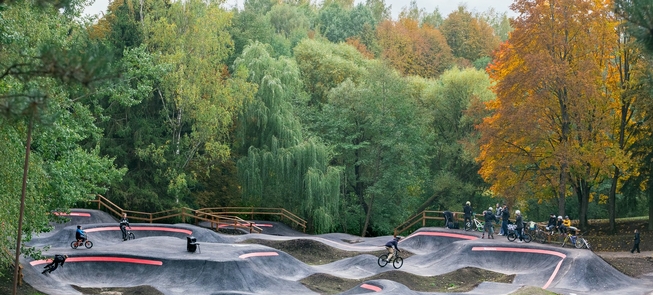 Jaunimo parko laisvalaikio erdvės, riedlenčių ir parkūro aikštelės, dviračių kalnelių trasos