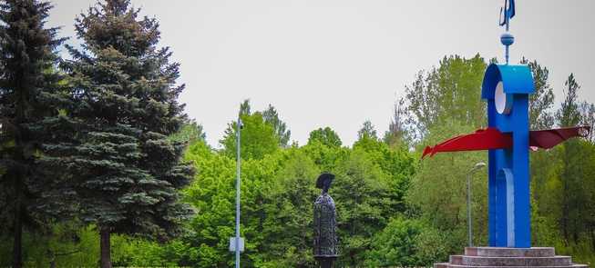 Rzeźby w Parku Młodzieży 